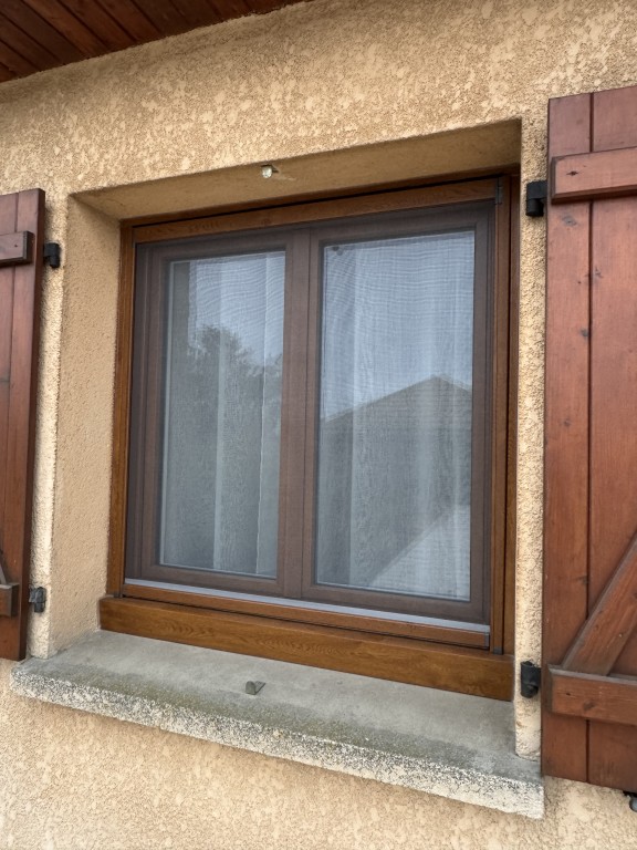 Moustiquaires à Beaune, Dijon et Seurre : la solution écologique contre les insectes et la chaleur